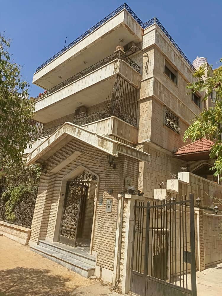 فيلا للبيع في المزة – الفيلات الشرقية، دمشق 270 متر مربع