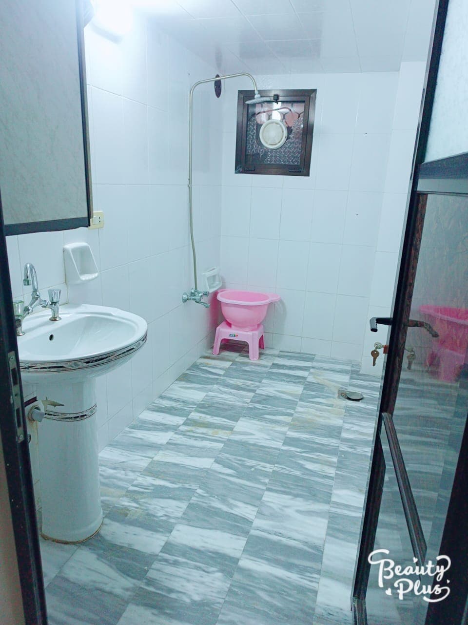 Spacious, Well-ventilated, doublex finishing - Image 7