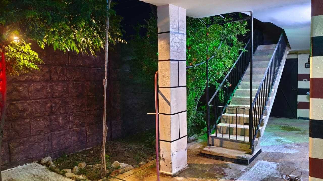Open view, Well-ventilated - Image 2